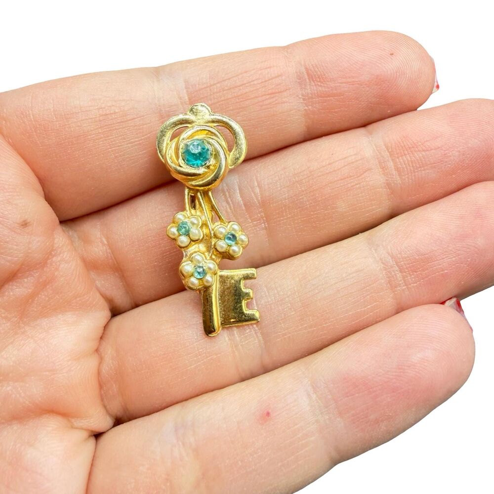 Vintage Jewelry Skelton Key Brooch Key Pin